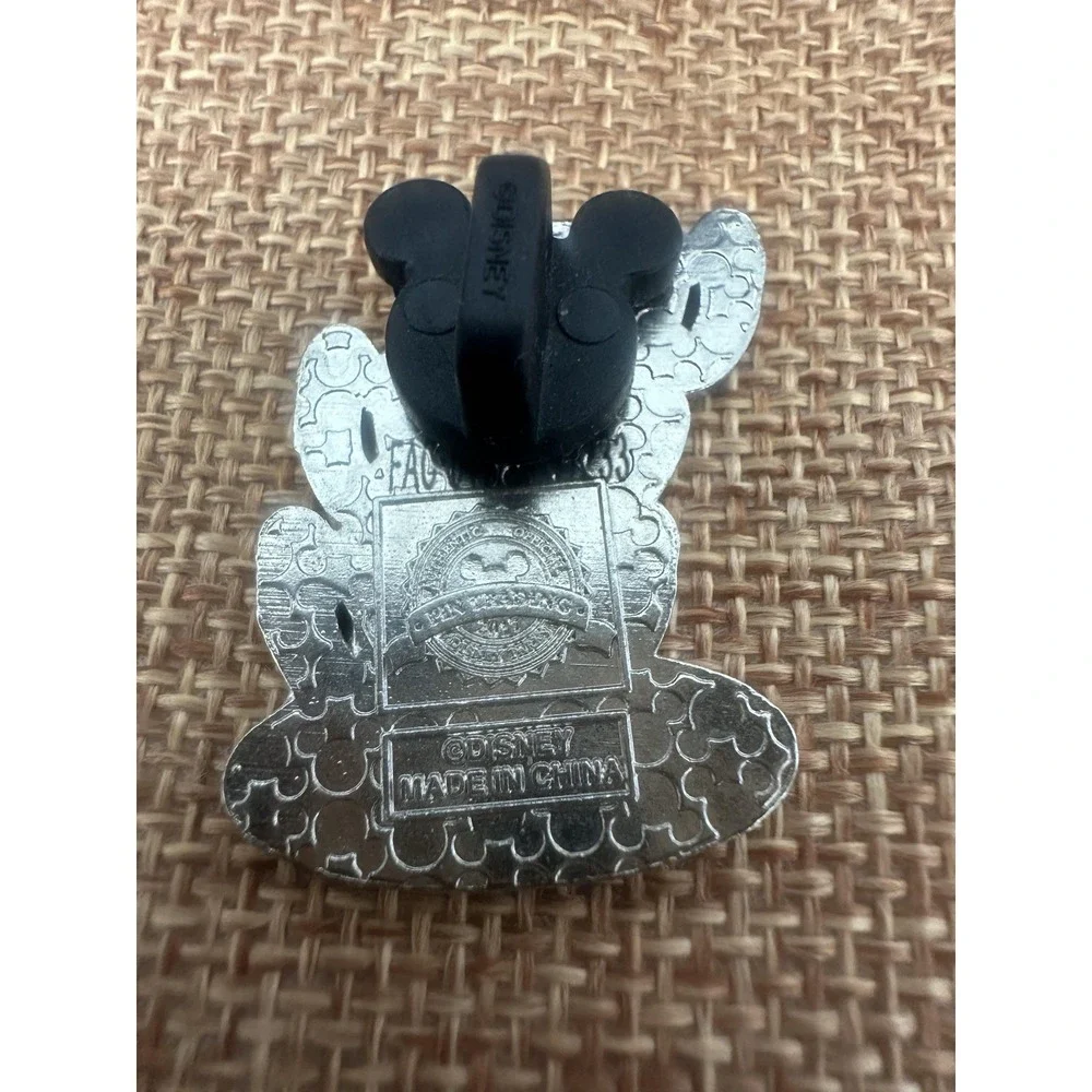 Disney Parks Mad‎ Tea Party Stacked Teacups Trading Pin 2017 Alice Wonderland